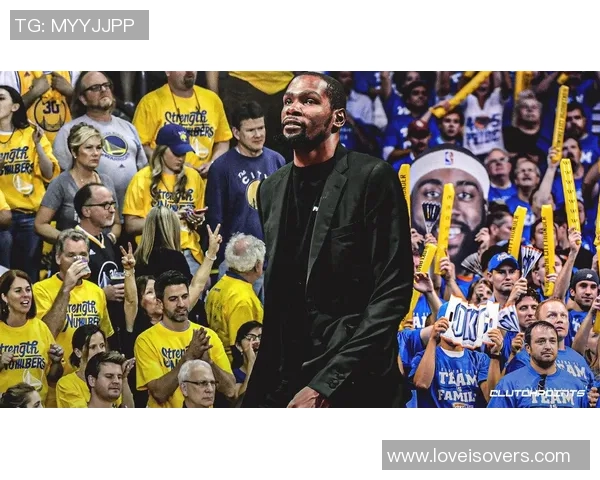 勇士队主帅凯文·杜兰特表示球队能适应库里受伤期间的困难，全员备战引领球队迎战艰难阶段