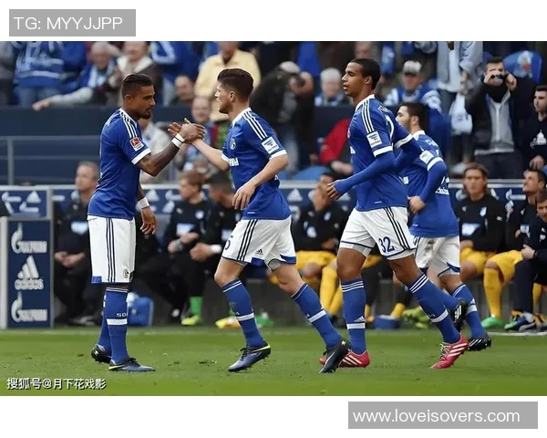 沙尔克04遭逆转,保级形势堪忧,球迷呼吁团结力挽狂澜 沙尔克04遭逆转,保级形势堪忧,球迷呼吁团结力挽狂澜