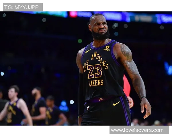 詹姆斯：领导湖人逆转战胜灰熊，成为球队最强支柱